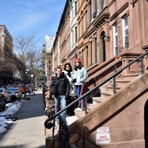 Mi familia en Harlem, Nueva York, de día
