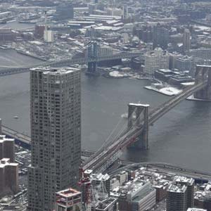 Vista desde el One World Observatory del puente de Brooklyn, Nueva York