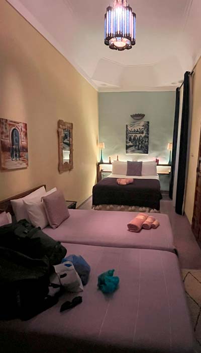 Habitación doble de un hotel Riad en Marrakech, Marruecos